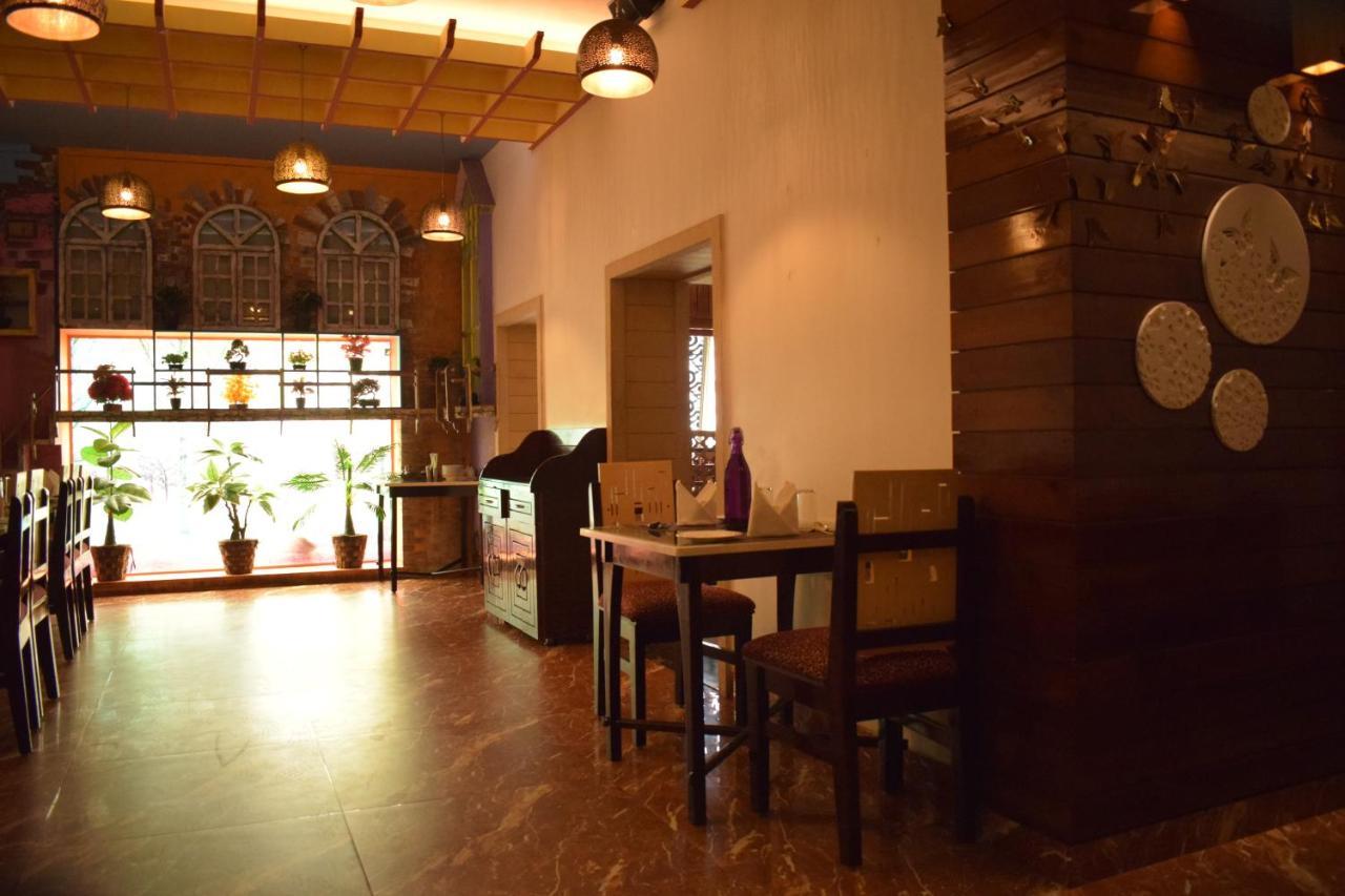 Hotel Hari Vilaas Varanasi Exterior foto