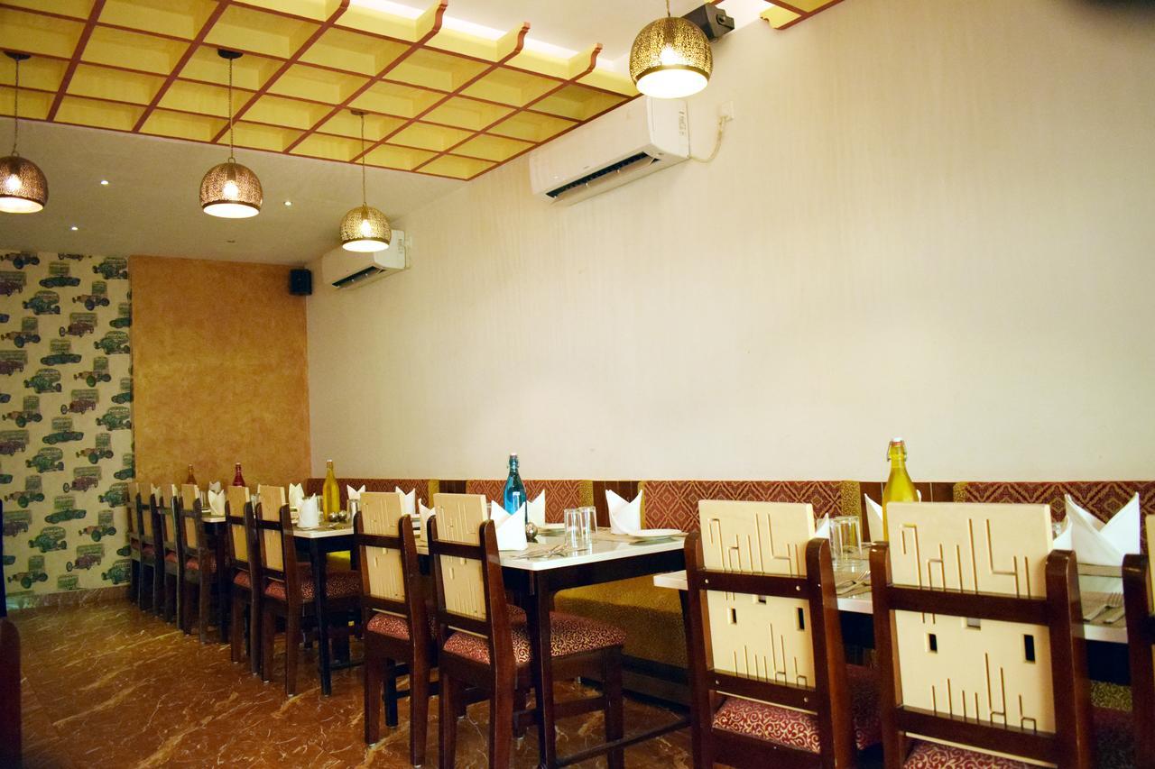 Hotel Hari Vilaas Varanasi Exterior foto