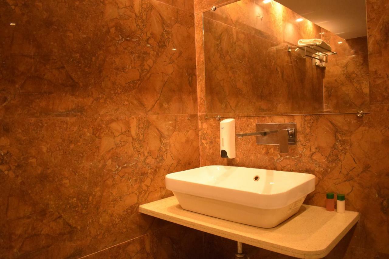 Hotel Hari Vilaas Varanasi Exterior foto