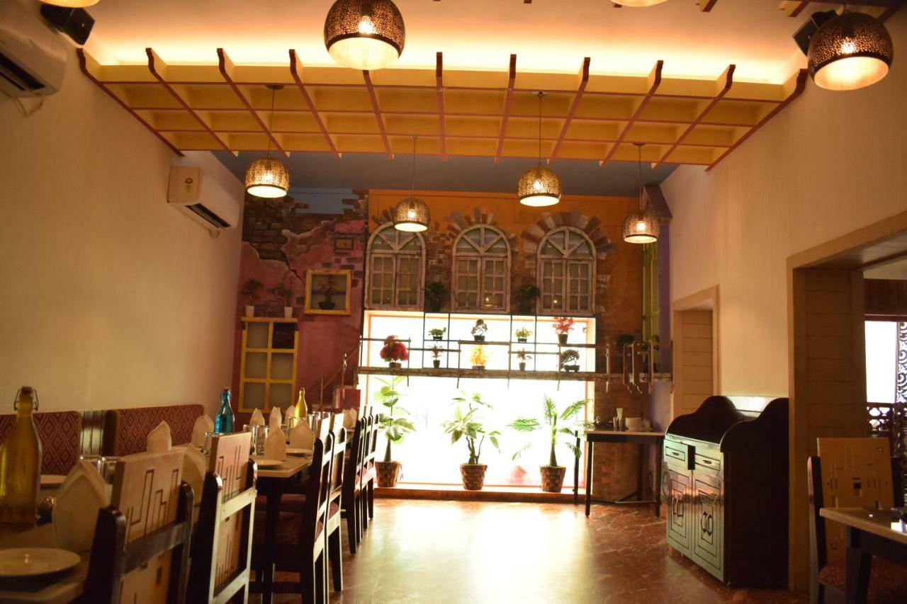 Hotel Hari Vilaas Varanasi Exterior foto