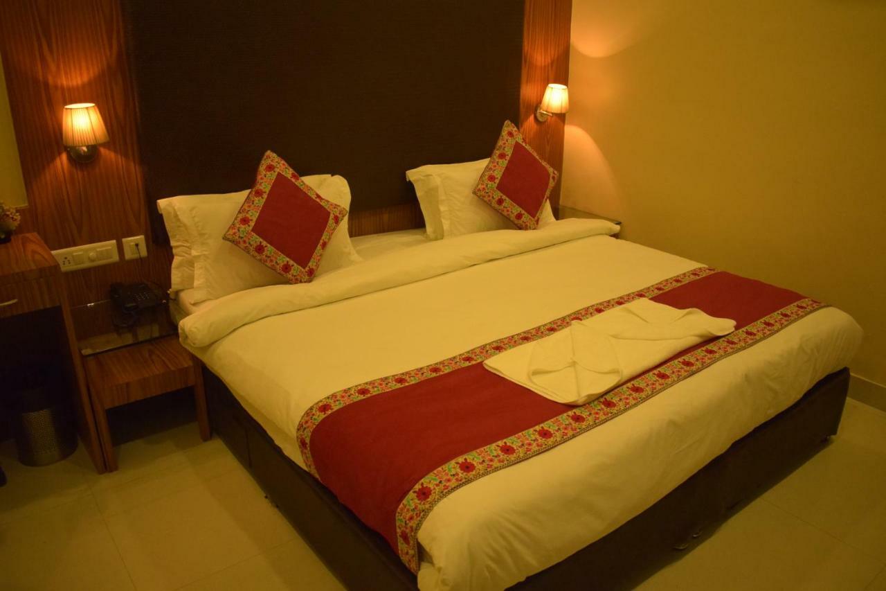 Hotel Hari Vilaas Varanasi Exterior foto