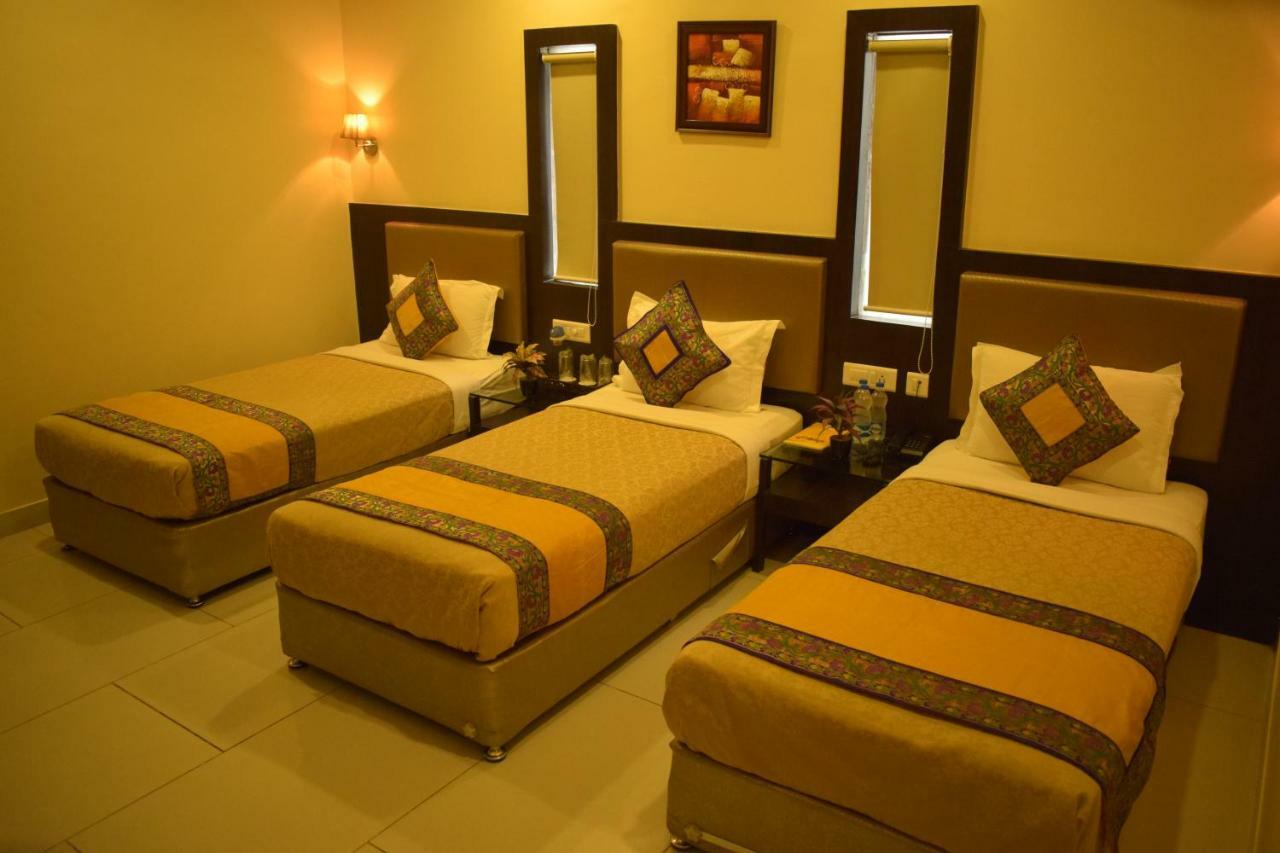 Hotel Hari Vilaas Varanasi Exterior foto